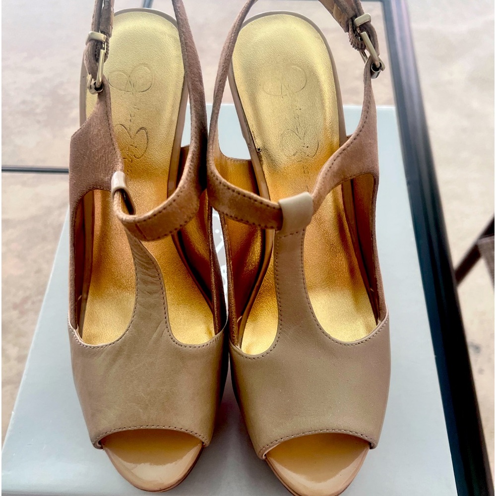 Nine West heels/sandal Dusty Taupe size 9 good condition.